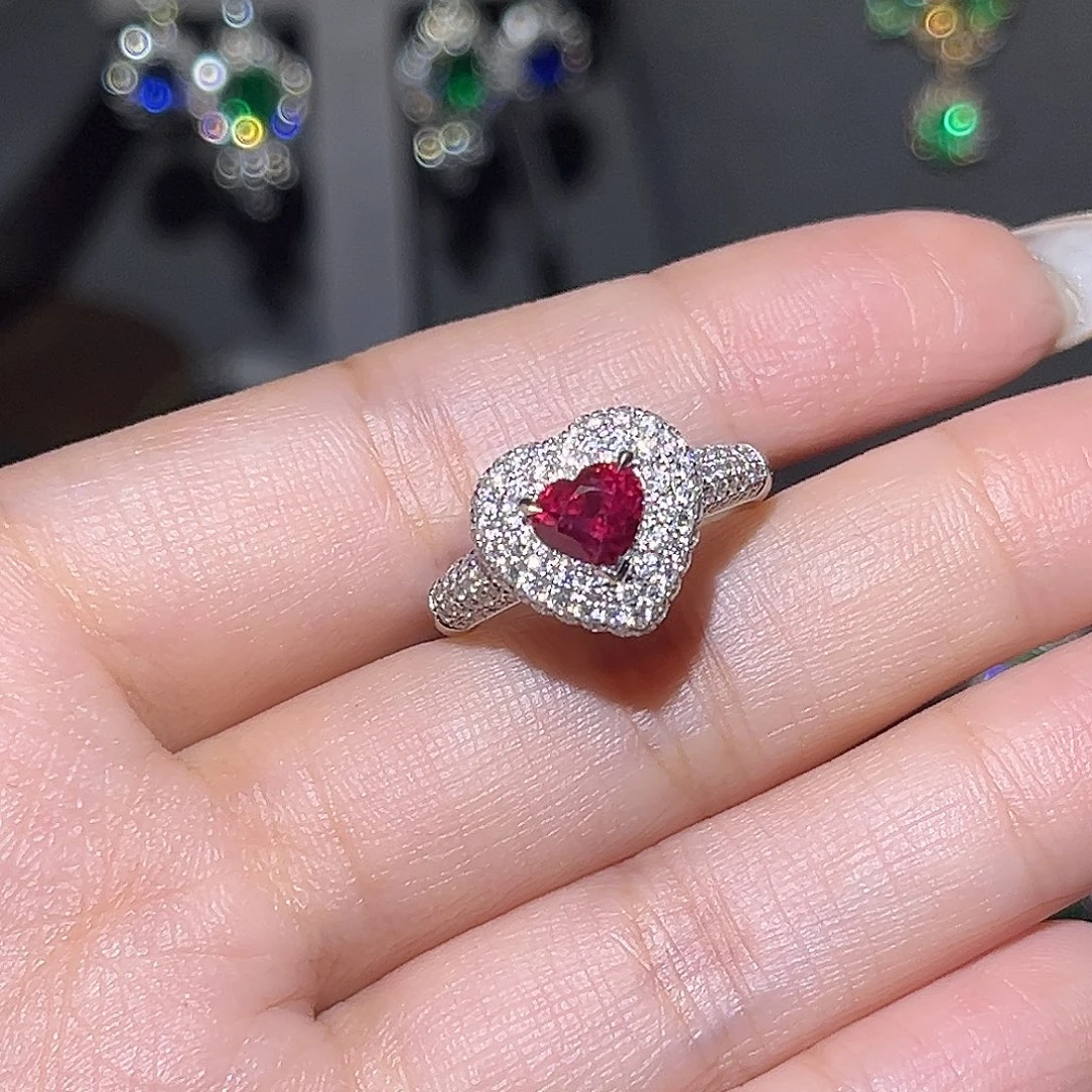 18K金镶嵌红宝石戒指无烧鸽血红1.24ct