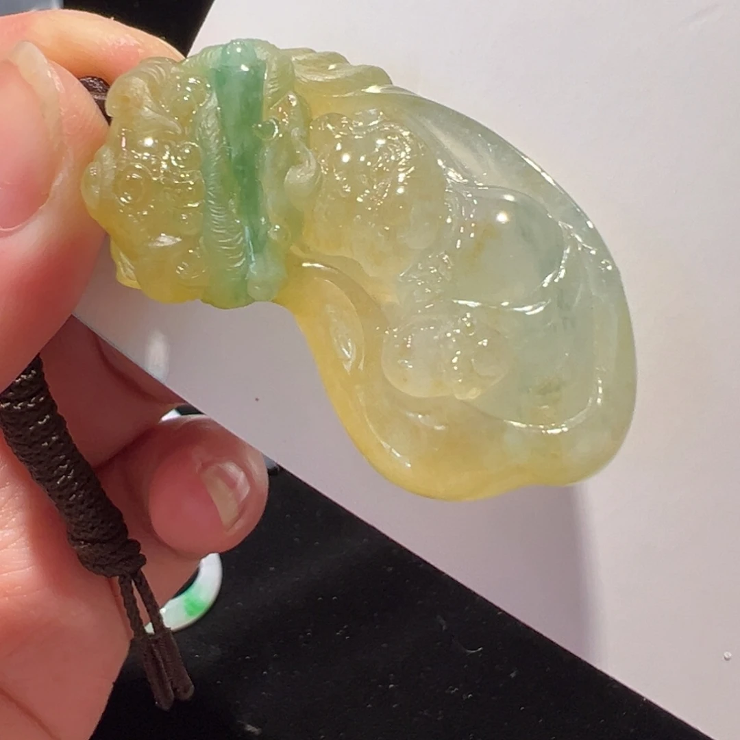 翡翠18K金镶嵌颈饰吊坠