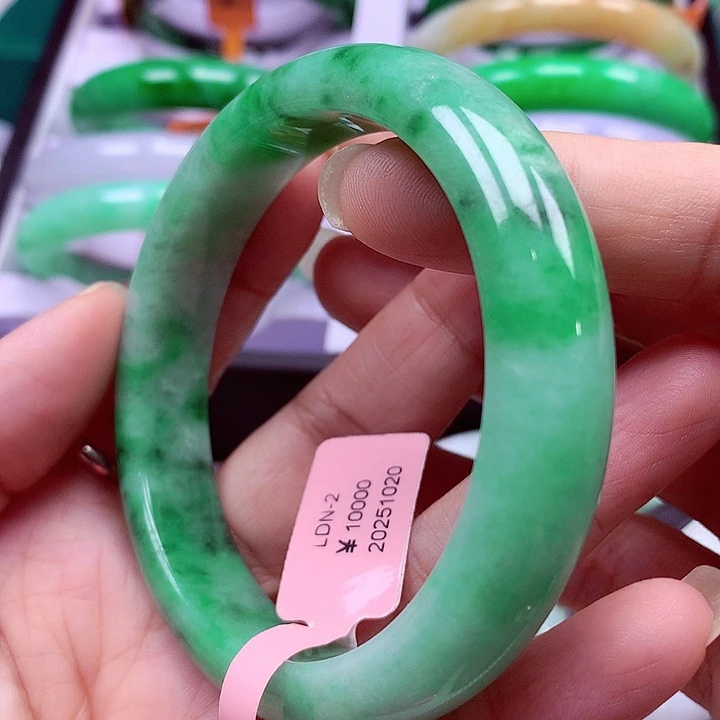 翡翠未镶嵌手镯翡翠