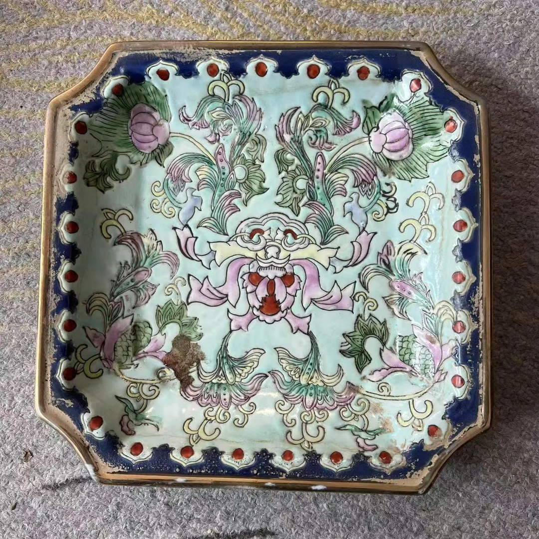 F915 珐琅彩花卉纹四方盘