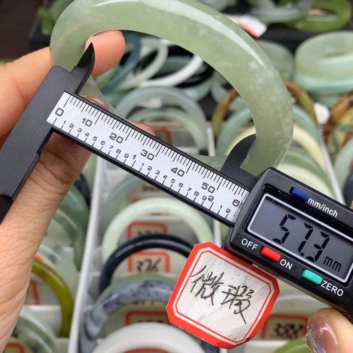 蛇纹石玉未镶嵌手镯373