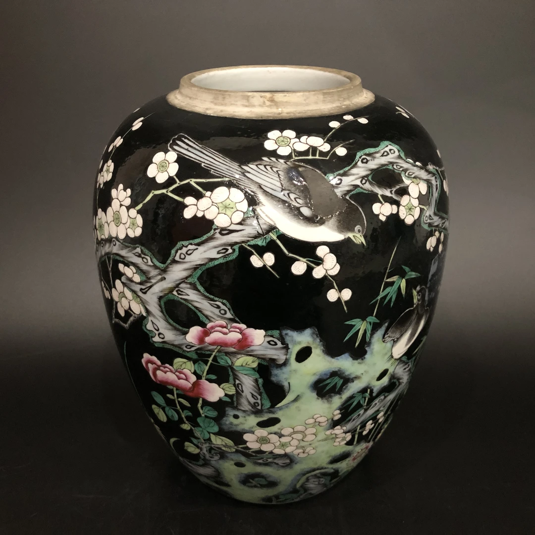 25100857清光绪墨地粉彩洞石花鸟纹罐 高29.5cm