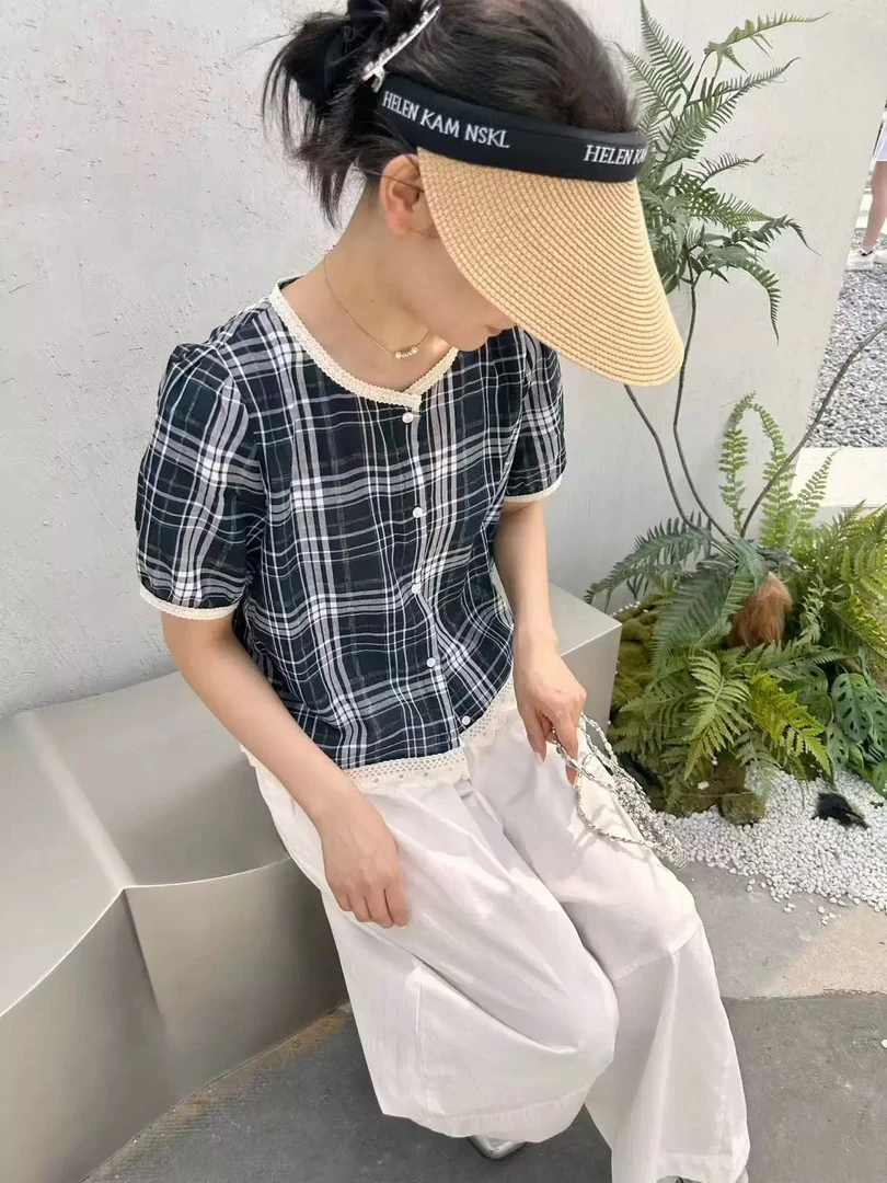 美美推荐5870高端欧货圆领花边拼接格纹衬衫上衣