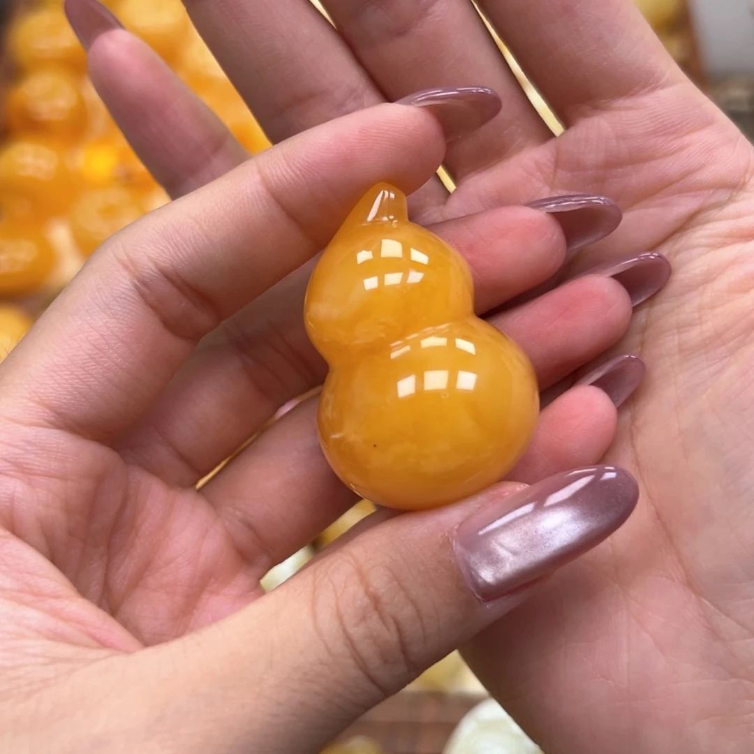 青***儿琥珀颈饰未镶嵌蜜蜡