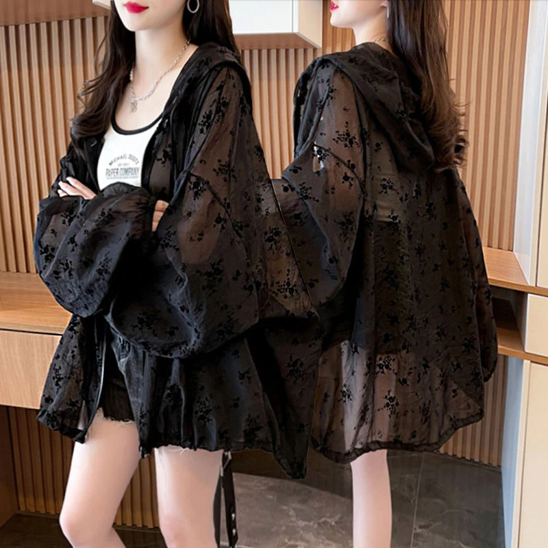 胖大码女外穿2025新款夏季户外轻薄透气气质外套