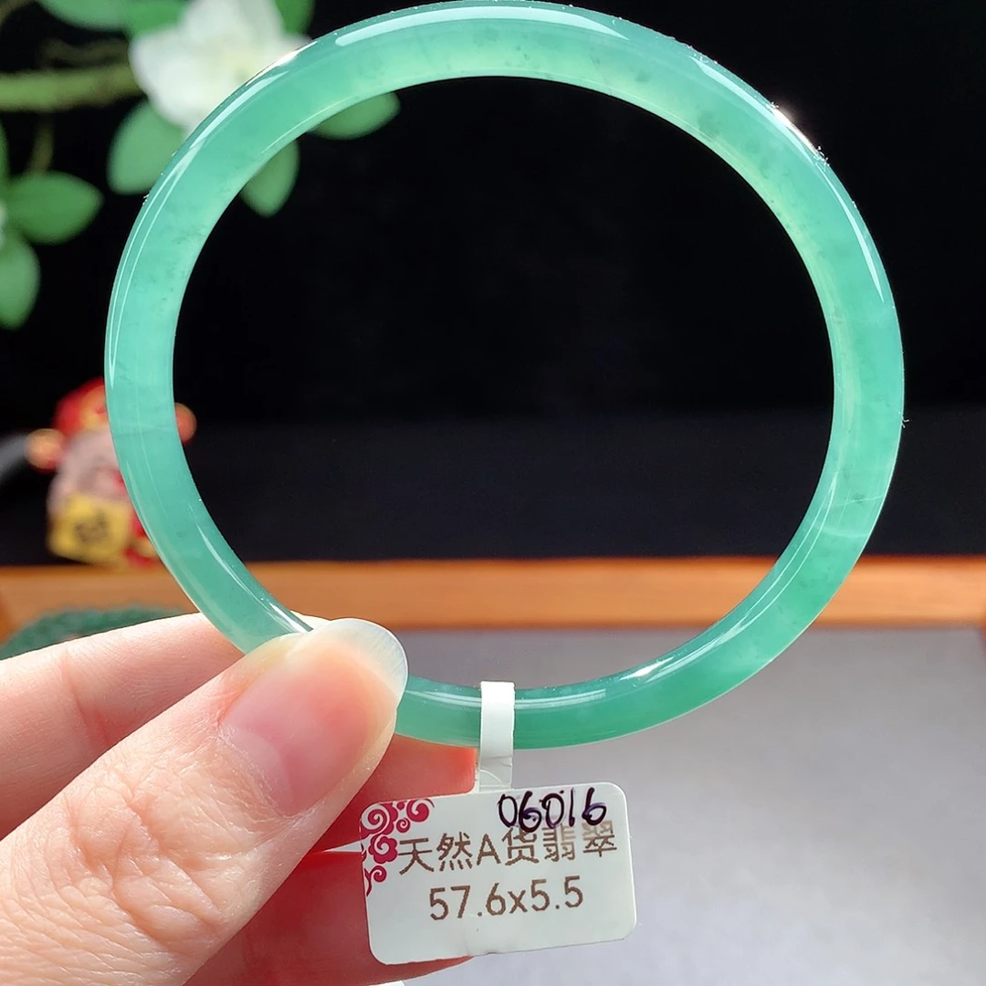 未镶嵌手镯（圆镯）翡翠