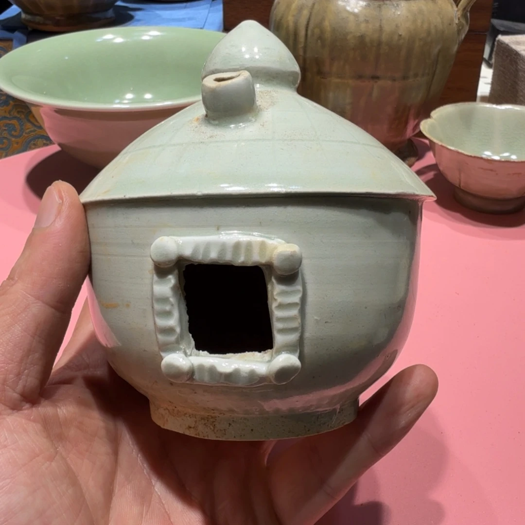 弘***马其他漂亮的小瓷瓶子