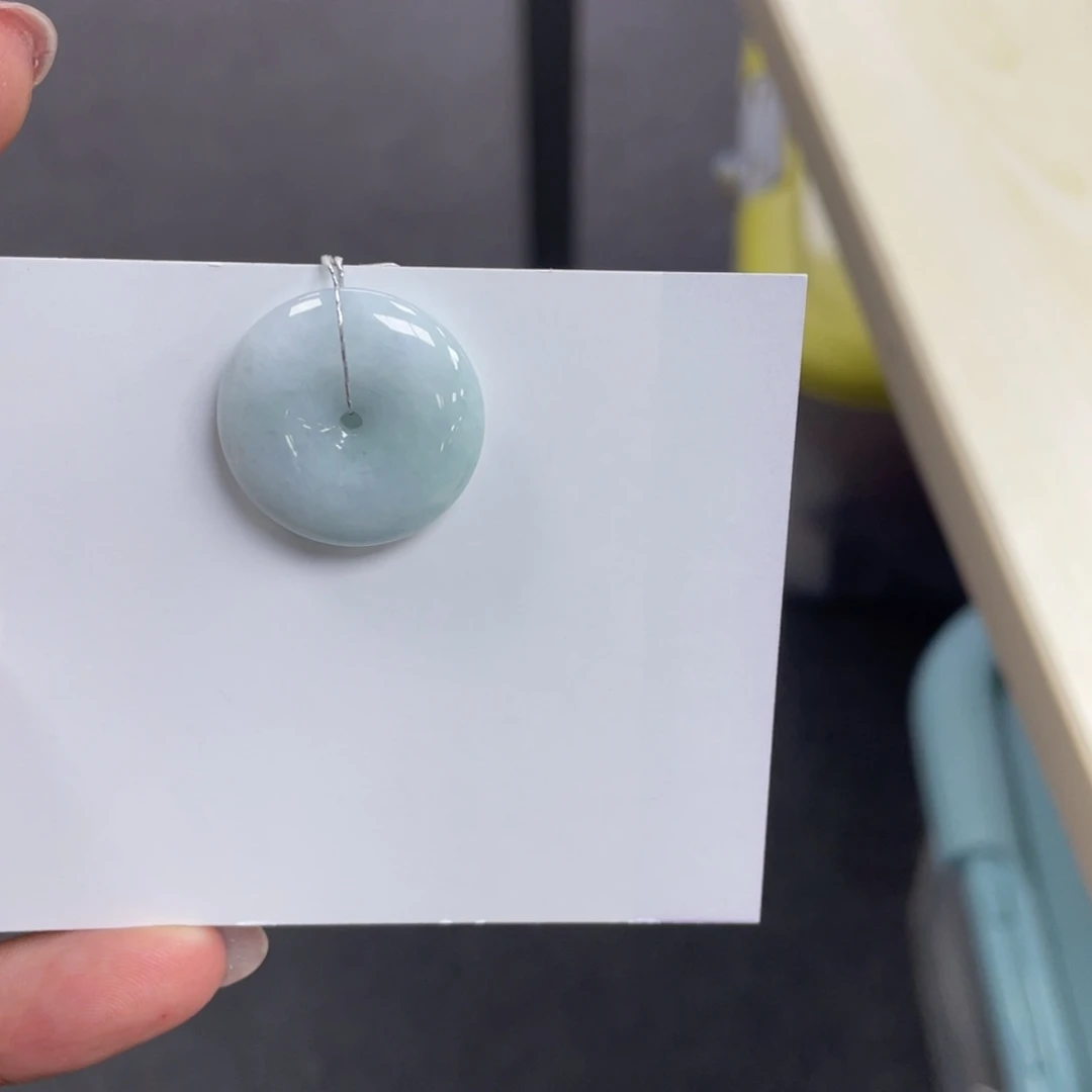 翡翠颈饰未镶嵌平安扣