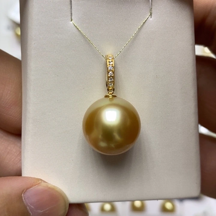 18K金镶嵌海水珍珠金珠吊坠