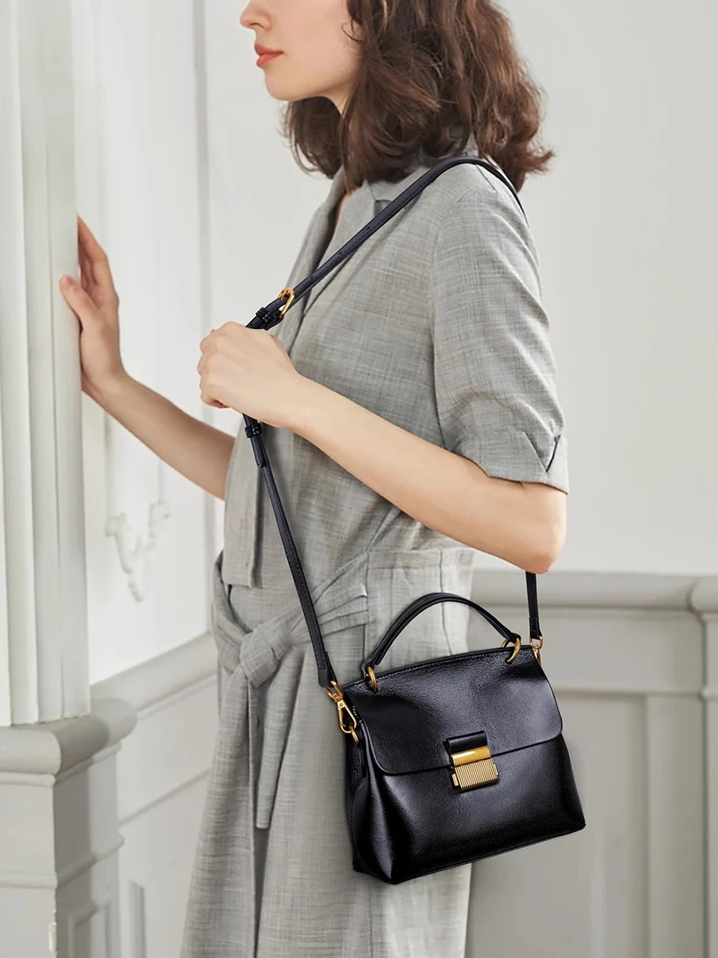 女款包包新款真皮高级感轻奢手提小方包女士软皮复古单肩斜挎包