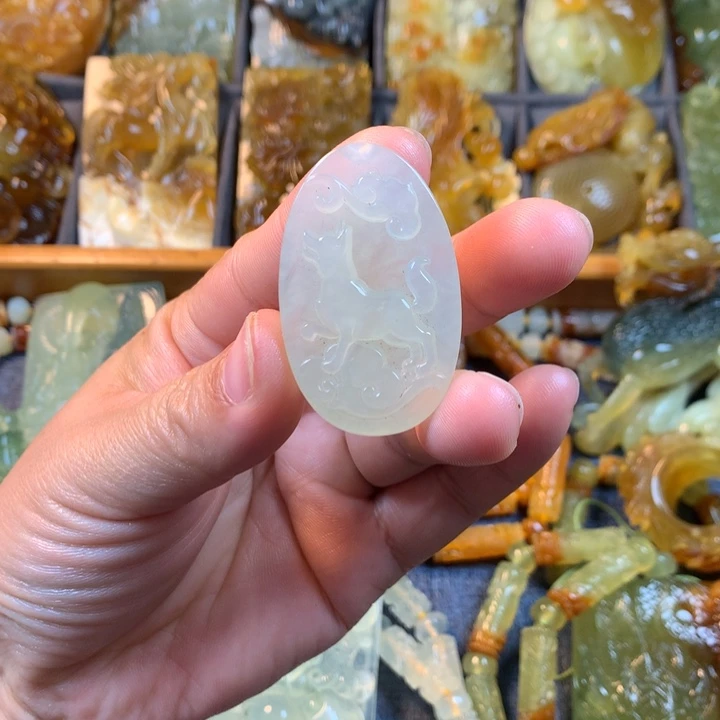 蛇纹石玉未镶嵌颈饰