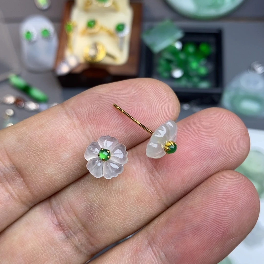 18K金镶嵌翡翠耳饰花花