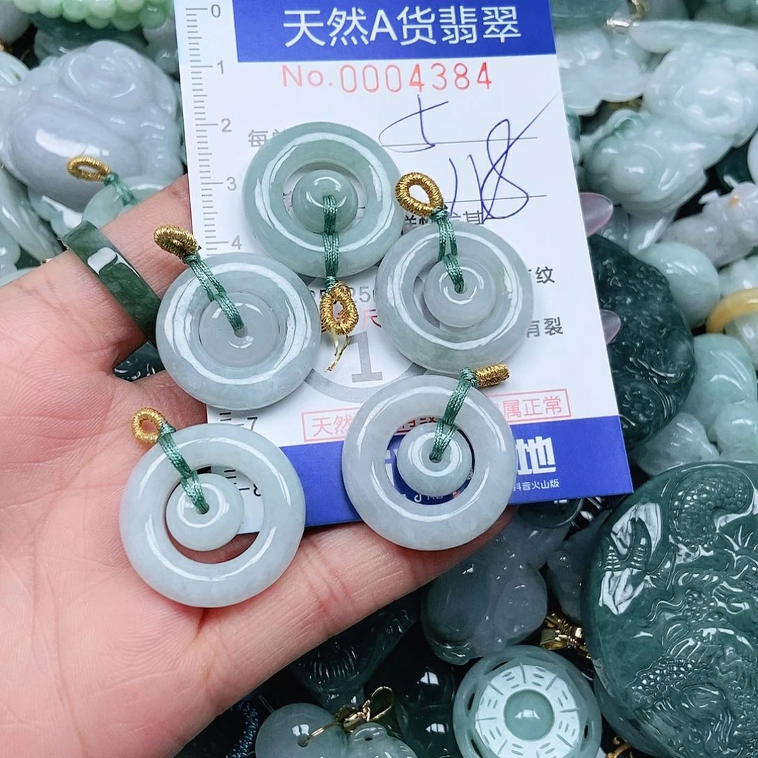翡翠未镶嵌吊坠(不含链)余**李
