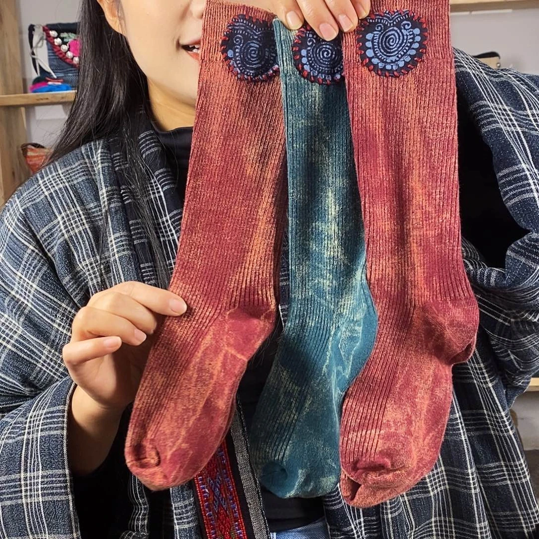 织绣手工制作工艺袜子