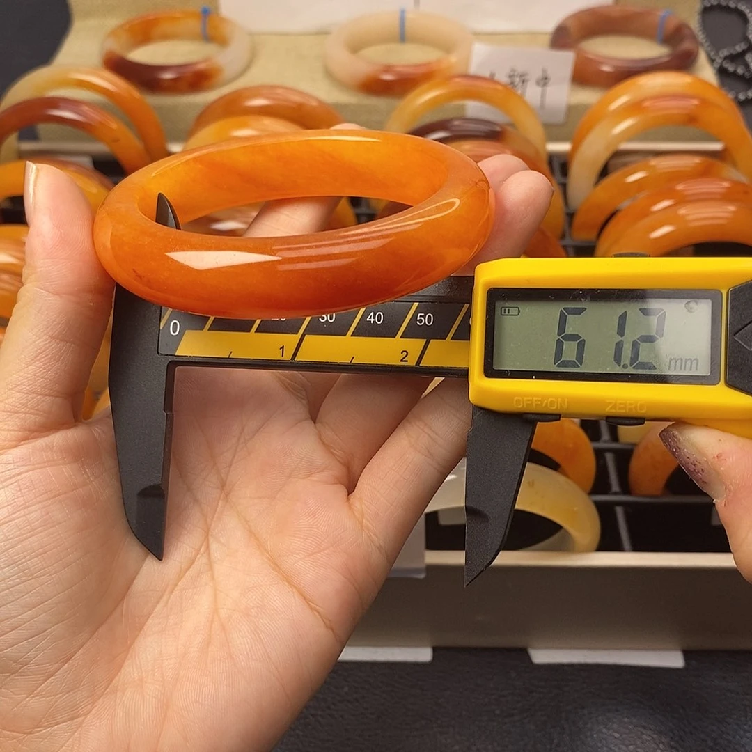 未镶嵌石英质玉（黄龙玉）手镯40号