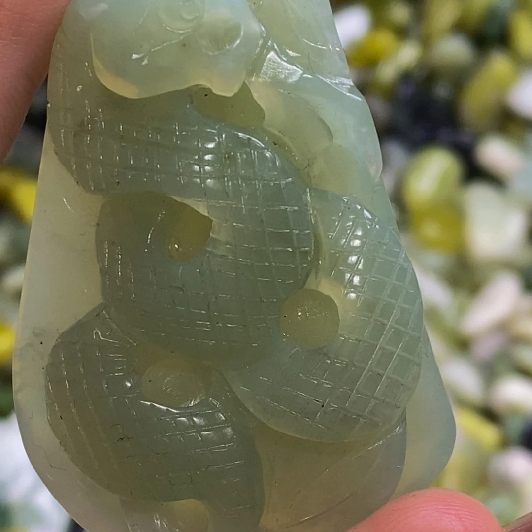 蛇纹石玉颈饰未镶嵌柒