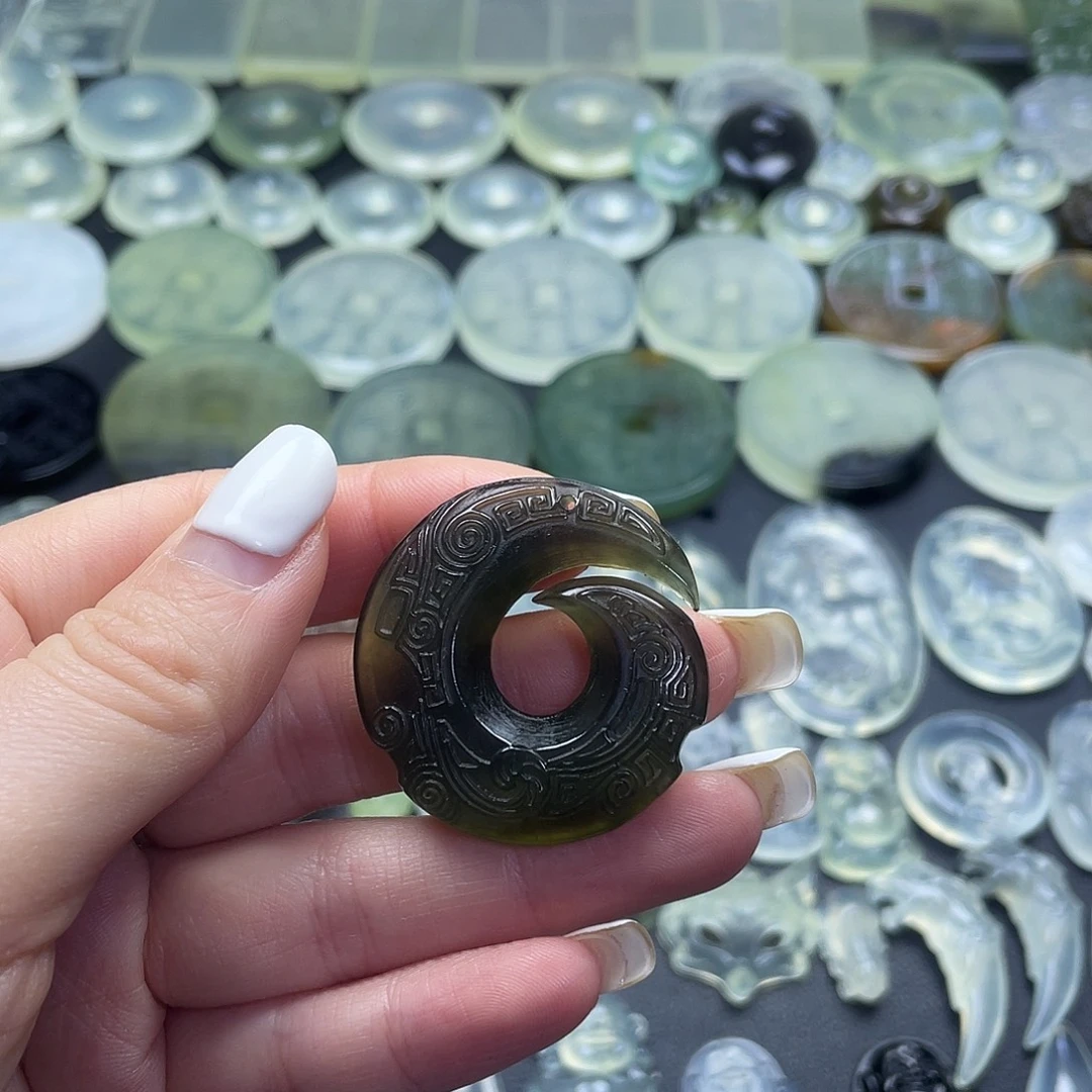 岫玉未镶嵌颈饰时来运转