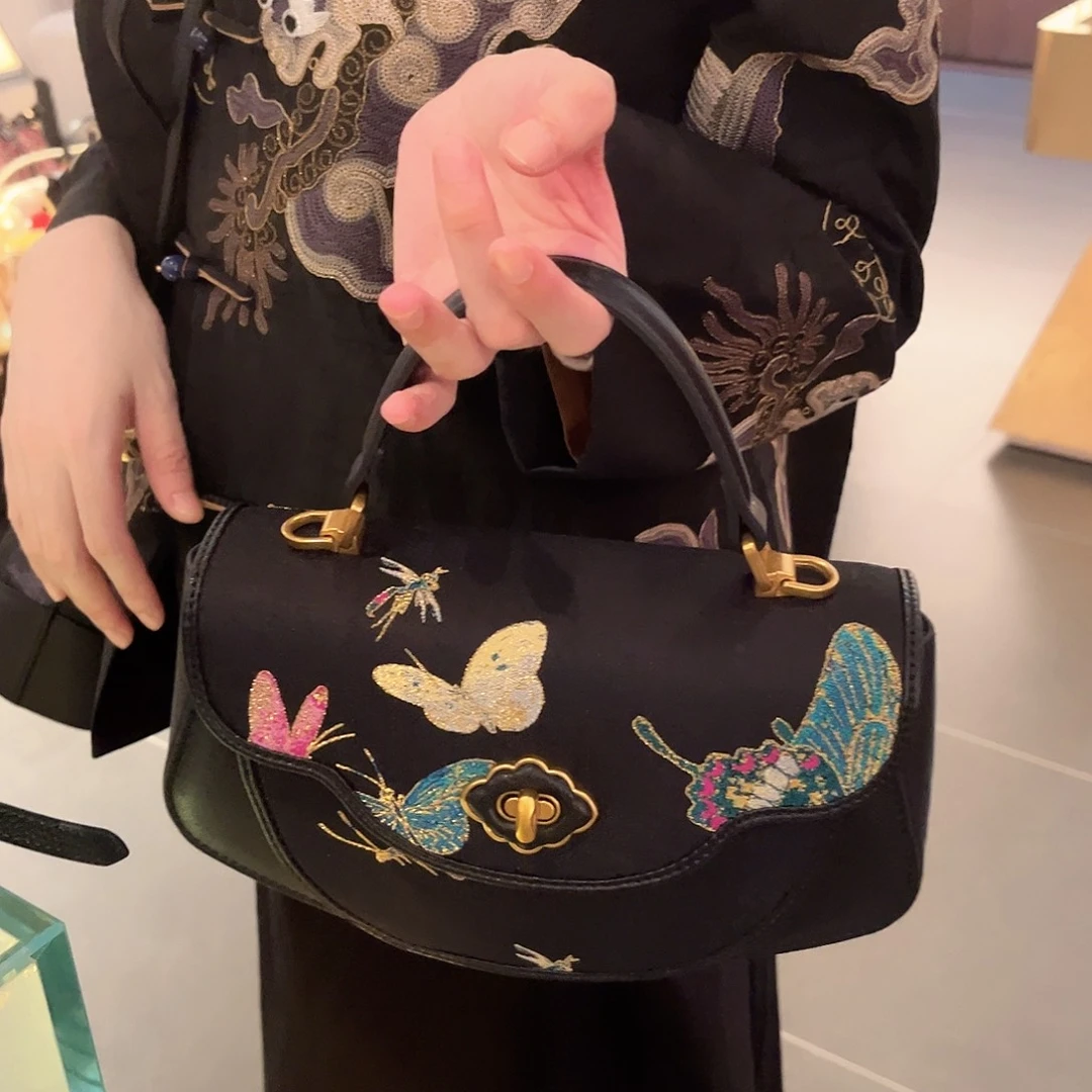 牛皮（革）展厅同色同款