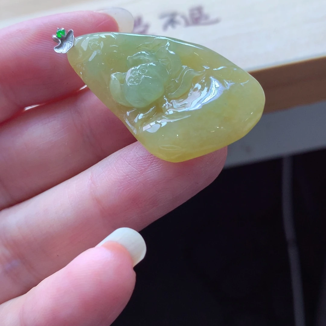 翡翠颈饰18K金镶嵌吊坠