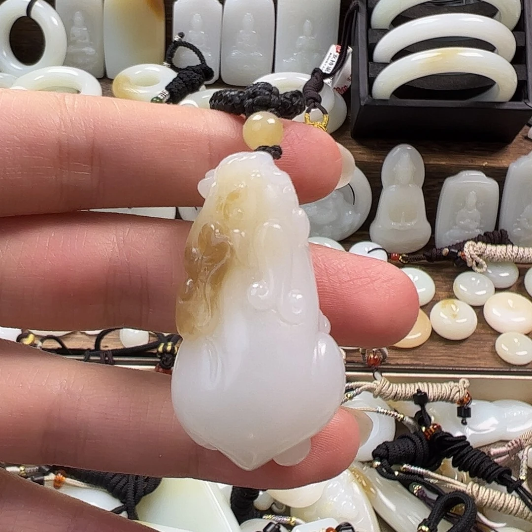 和田玉未镶嵌颈饰