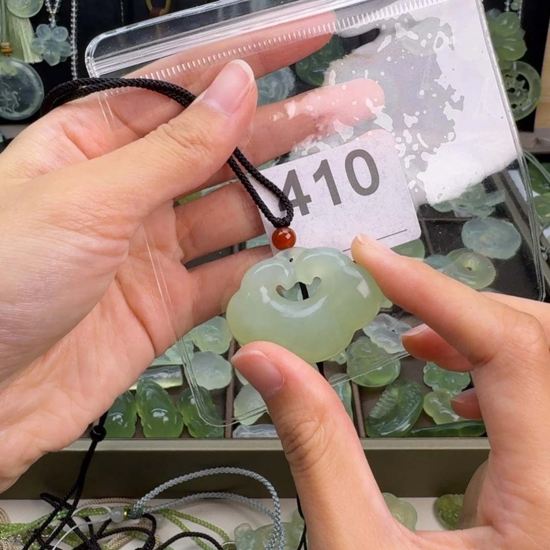 岫玉未镶嵌吊坠(赠链)