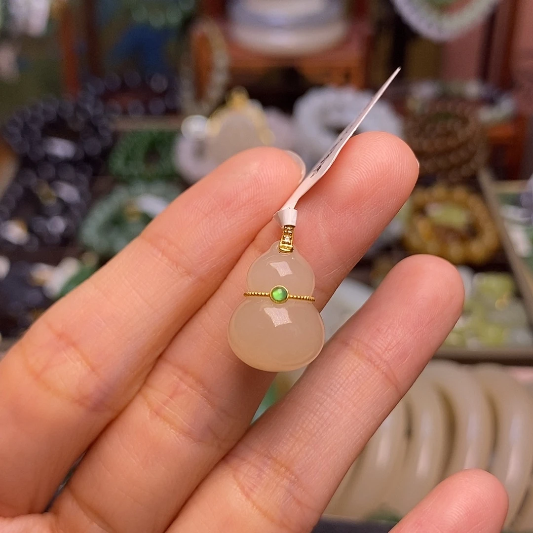 和田玉未镶嵌颈饰18.K金熟藕粉浓色葫芦