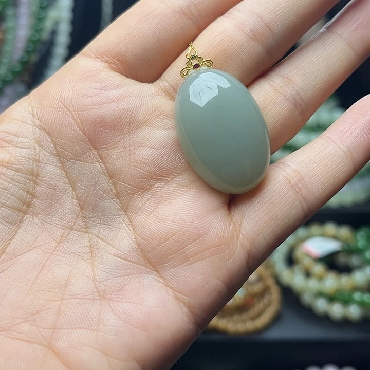 和田玉18K金镶嵌颈饰