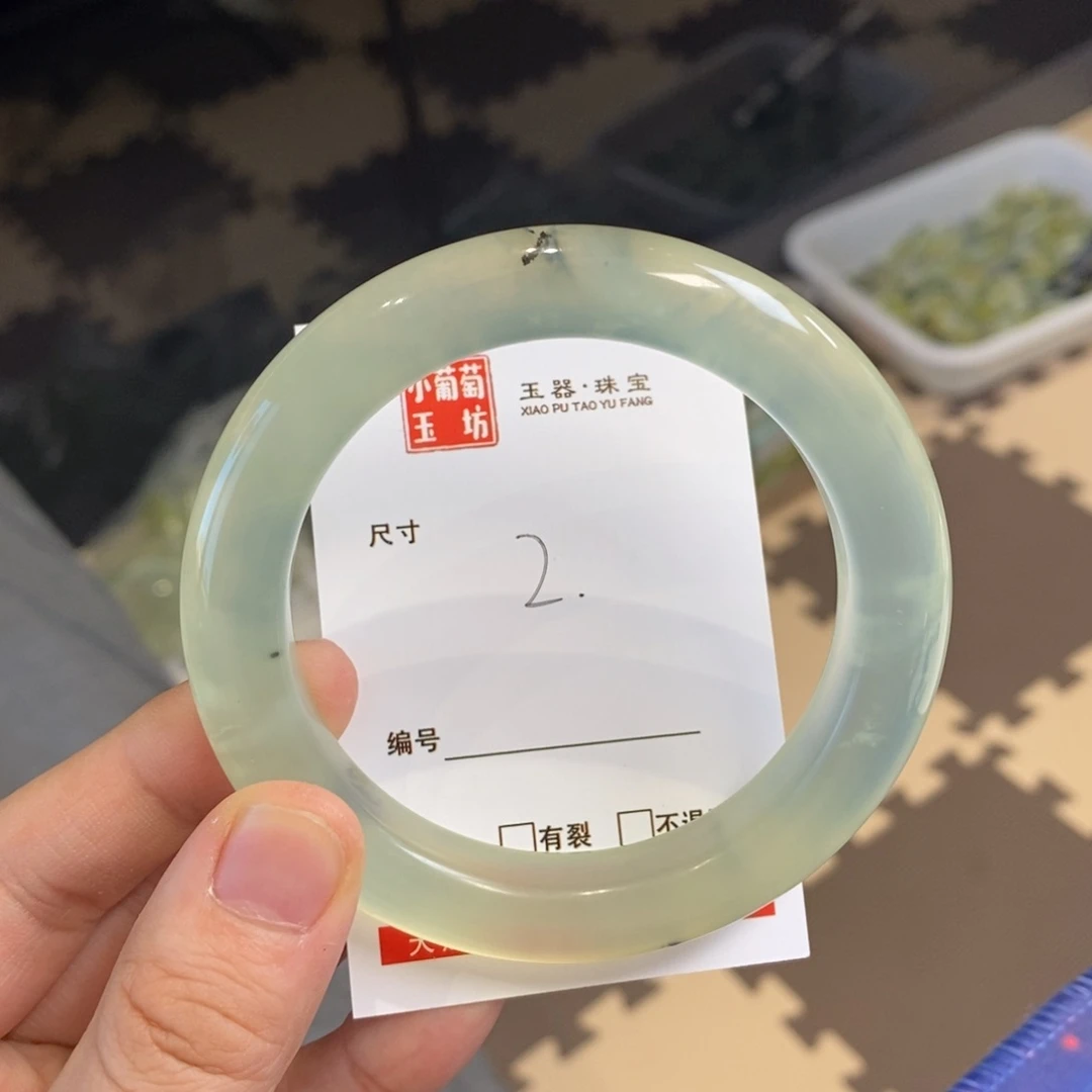 蛇纹石玉手镯未镶嵌玉**芊