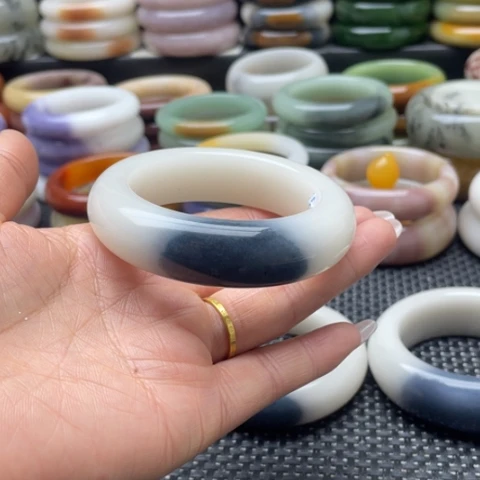 石英岩玉未镶嵌手镯