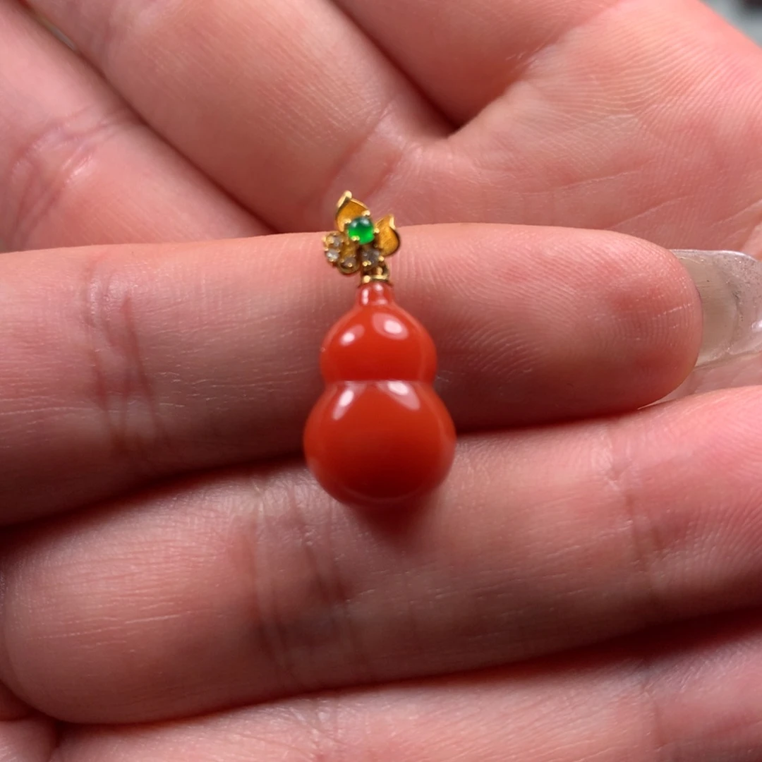 18K金镶嵌吊坠南红玛瑙