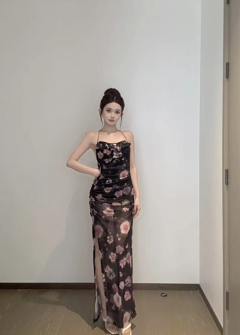 Yucii 性感辣妹收腰黑碎花吊带连衣裙度假风氛围感长裙裙子