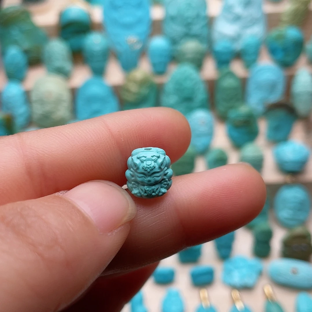 绿松石颈饰未镶嵌莹