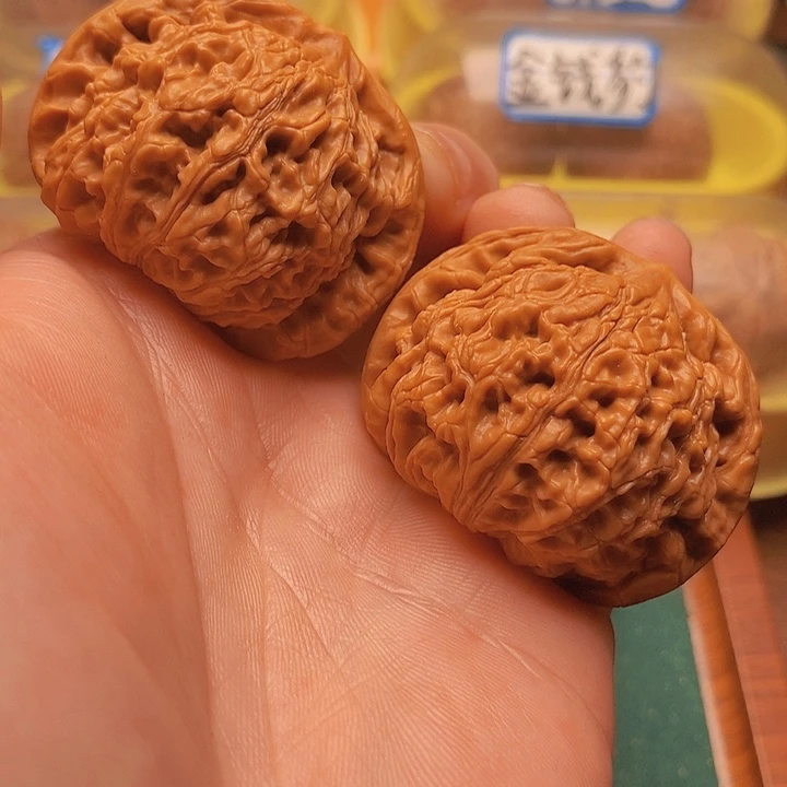 文玩核桃把件48粗筋爆肉水龙纹