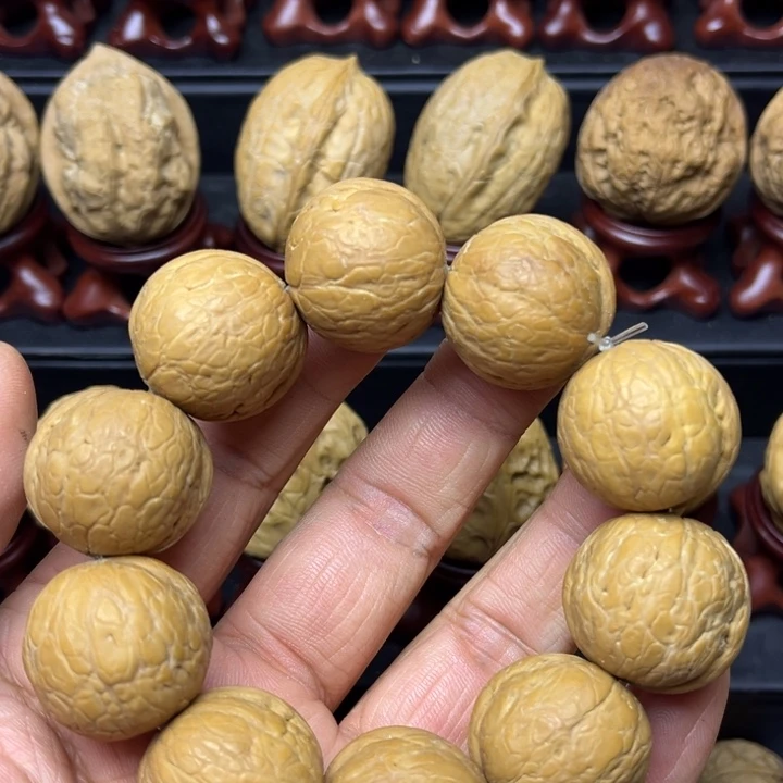 文玩核桃手串蛇皮球