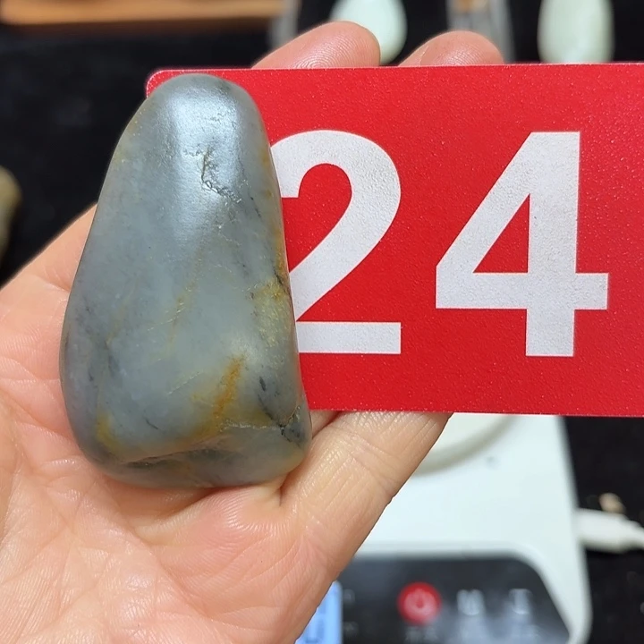 和田玉未镶嵌把件