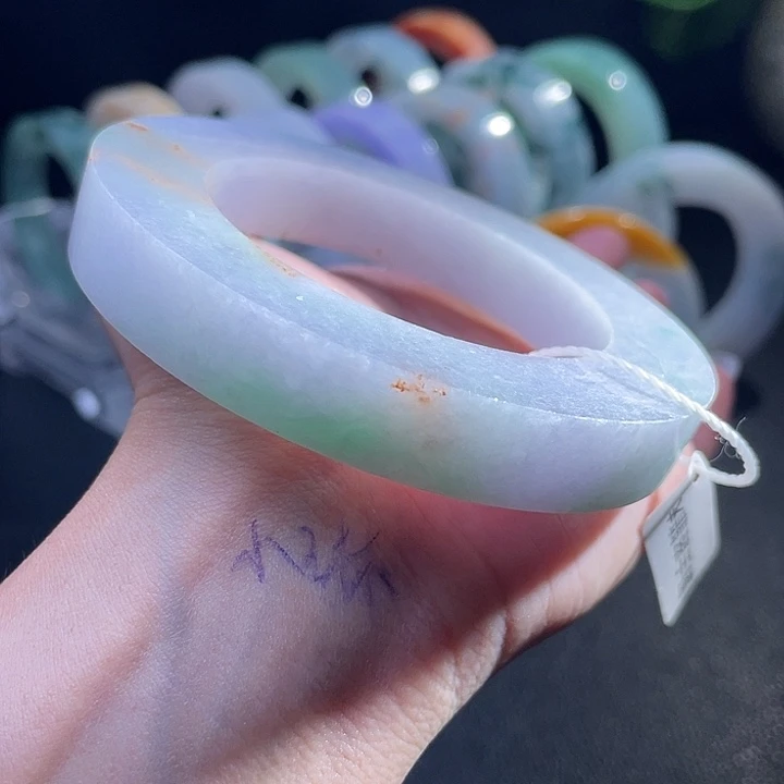 定制翡翠未镶嵌翡翠手镯