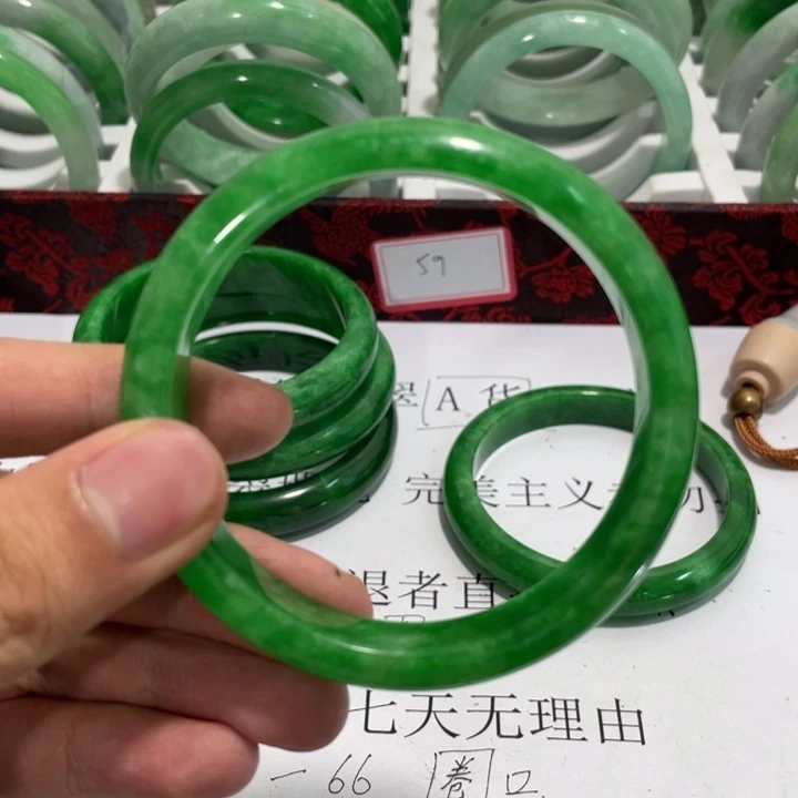 翡翠手镯未镶嵌翡翠手镯翡翠手镯