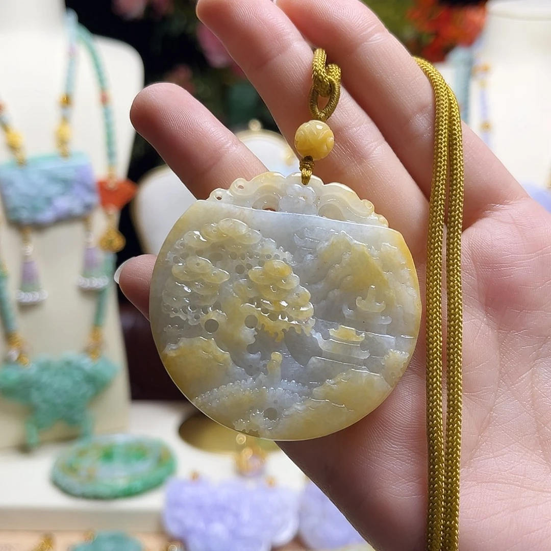 翡翠颈饰未镶嵌山水冰糖雪梨