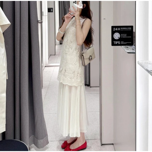2025现货法式复古温柔风重工镂空钩花百褶无袖背心连衣裙气质长裙