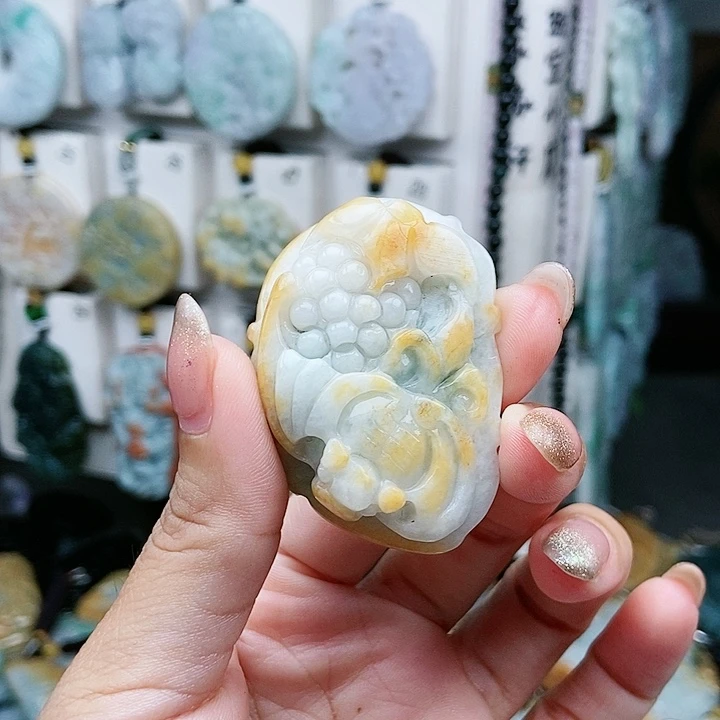 翡翠未镶嵌颈饰翡翠