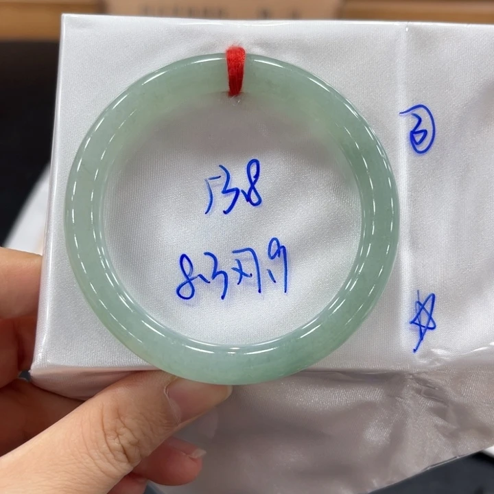 翡翠手镯未镶嵌翡翠