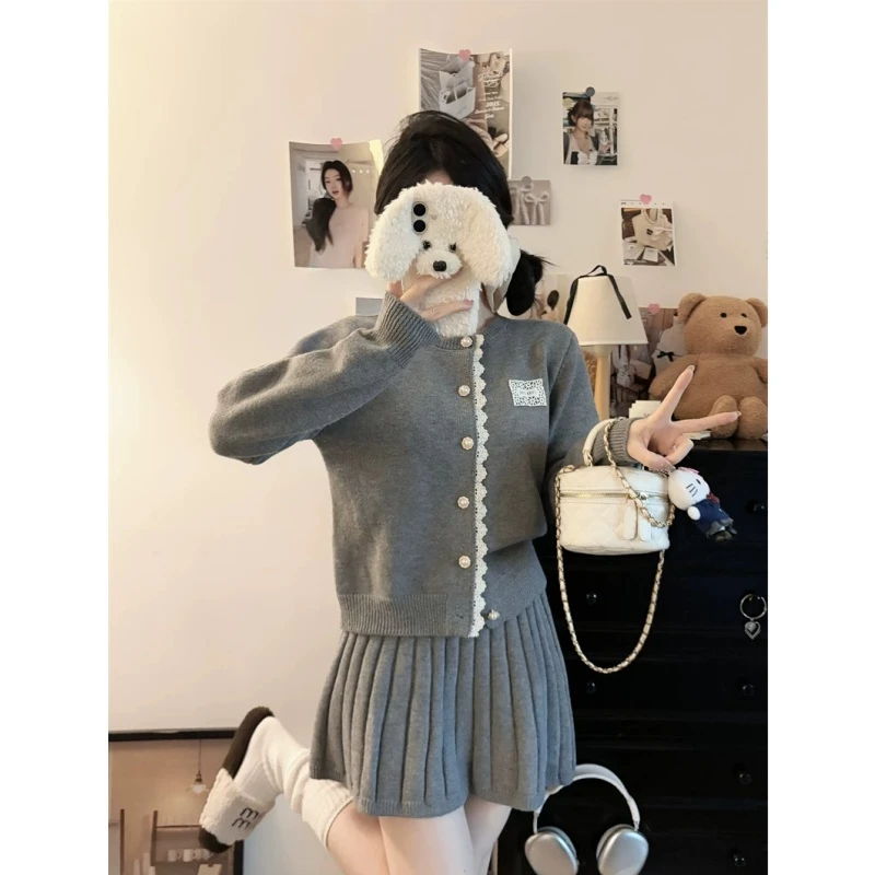 灰色小香风套装2025新款秋季蕾丝拼接针织衫女高级感法式上衣短裙