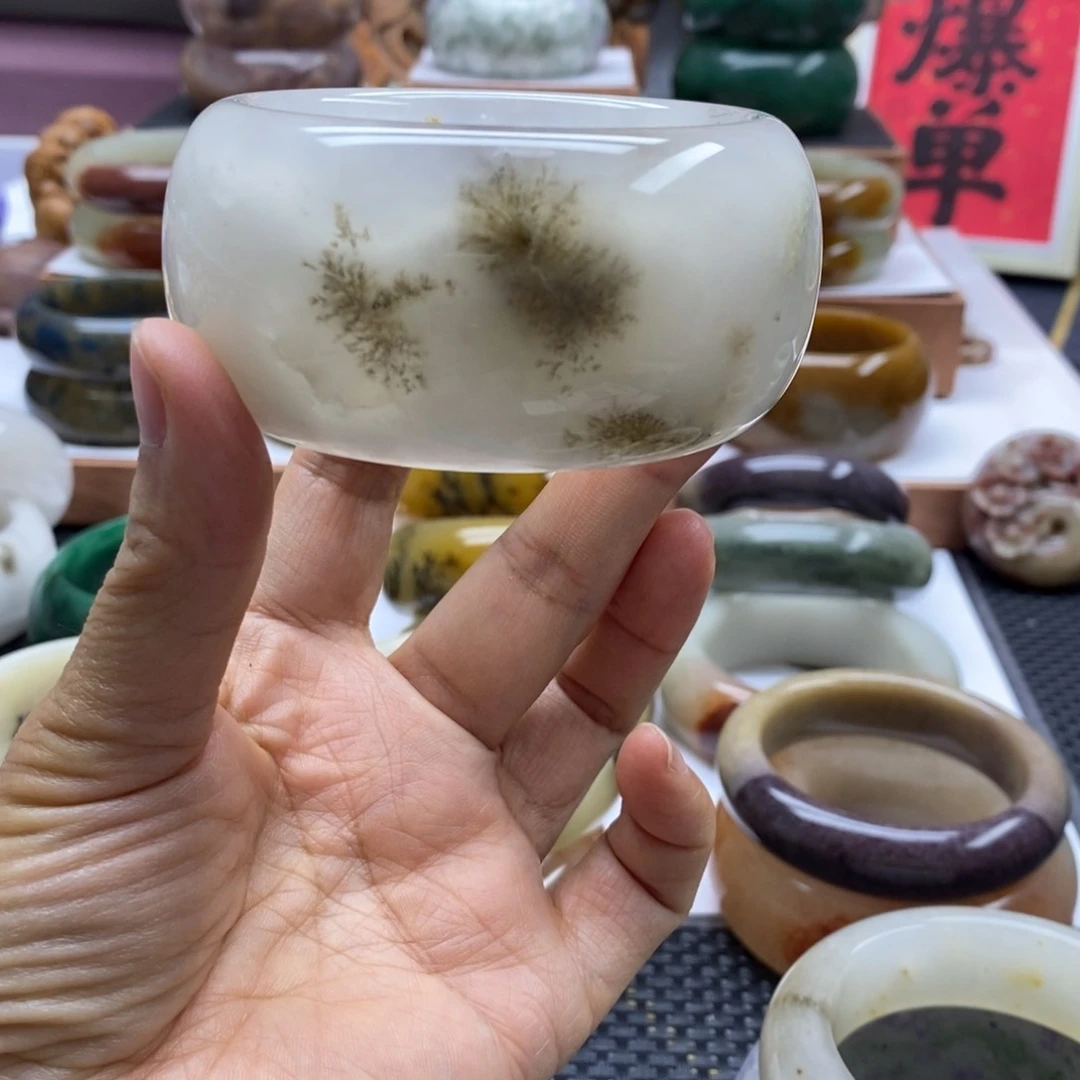 如****石英岩玉手镯未镶嵌