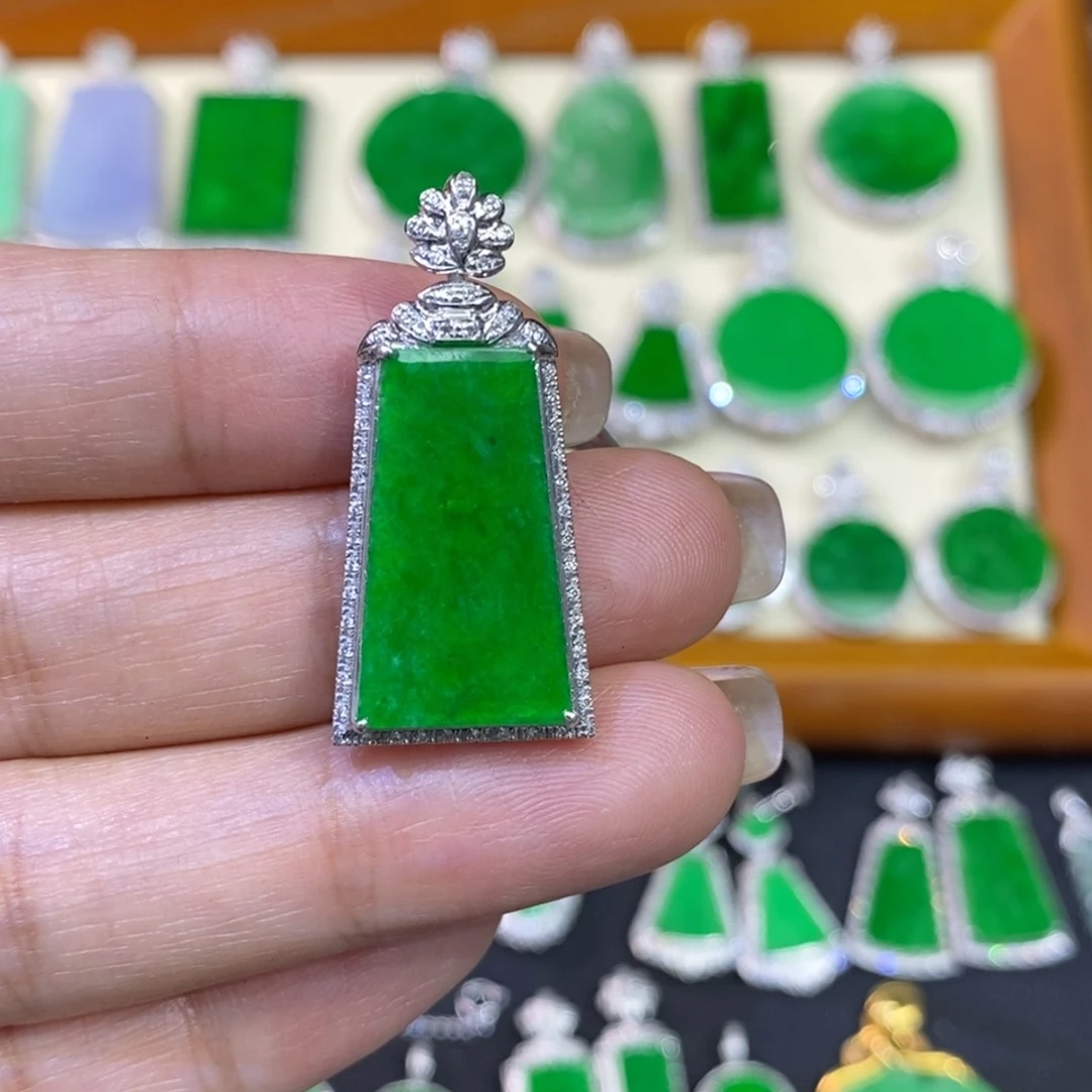 翡翠吊坠(不含链)18K金镶嵌吊坠