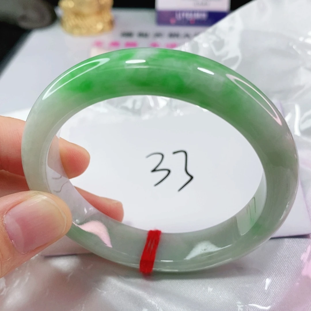 翡翠手镯未镶嵌5657圈口
