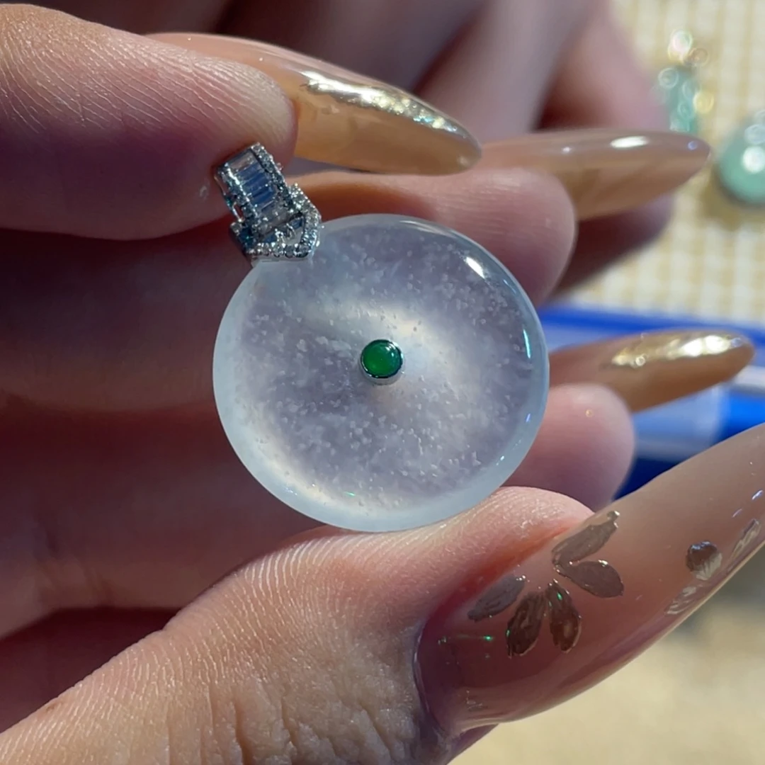 18K金镶嵌定制翡翠平安扣