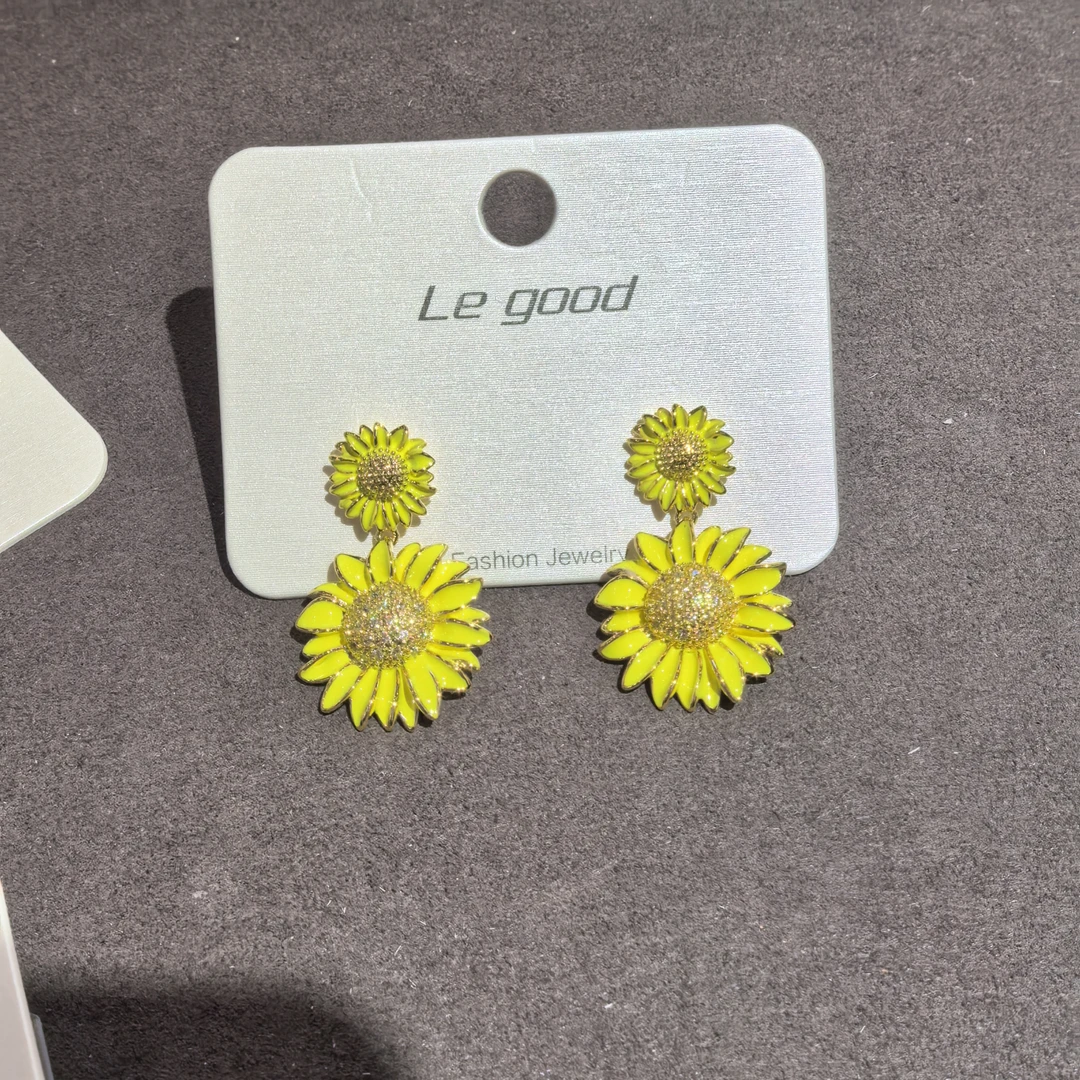 E818黄色小雏菊闪闪耳钉耳饰
