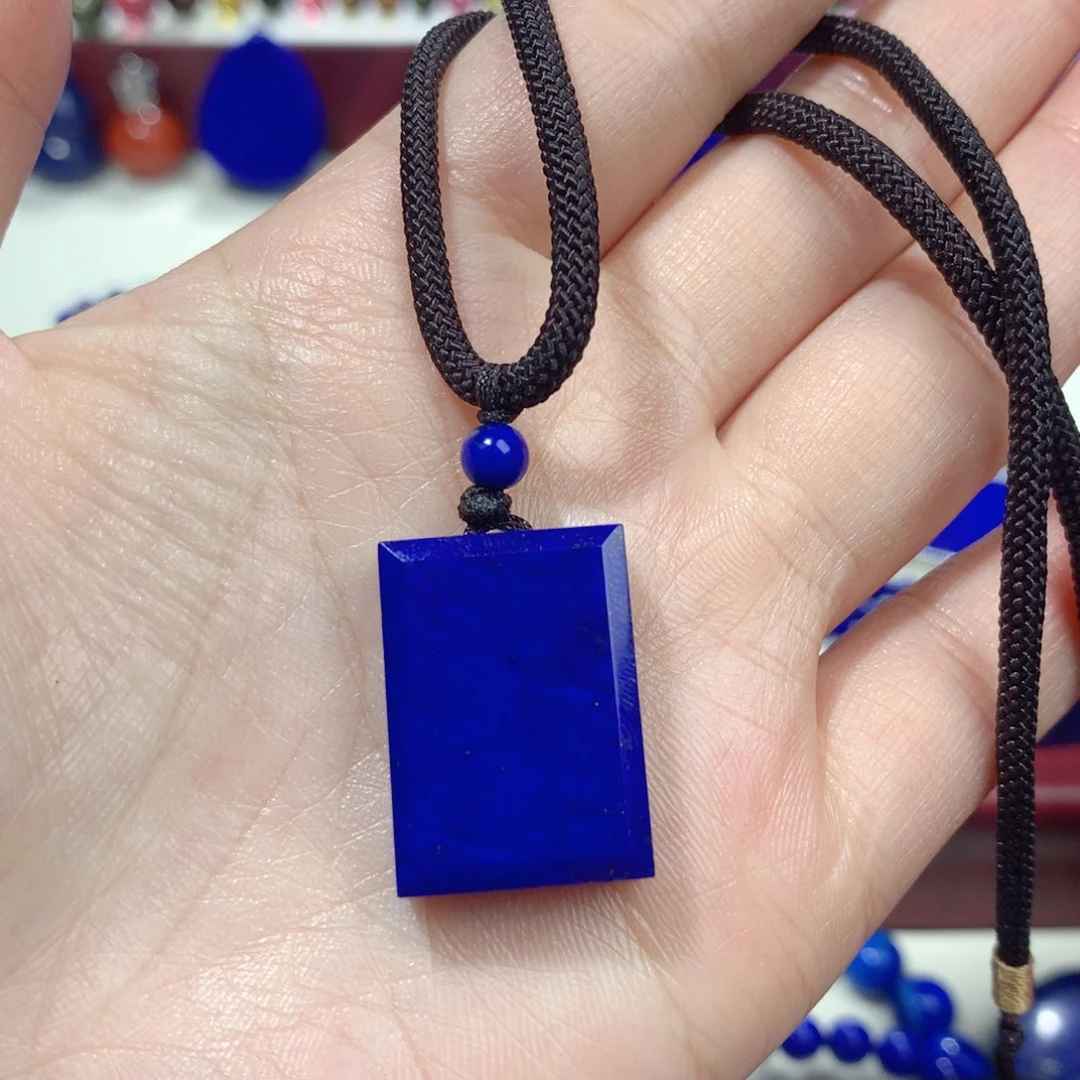 青金石未镶嵌挂件