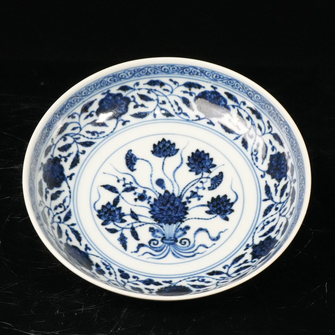 lot16064 6305 清乾隆 青花一束莲纹盘 D:15