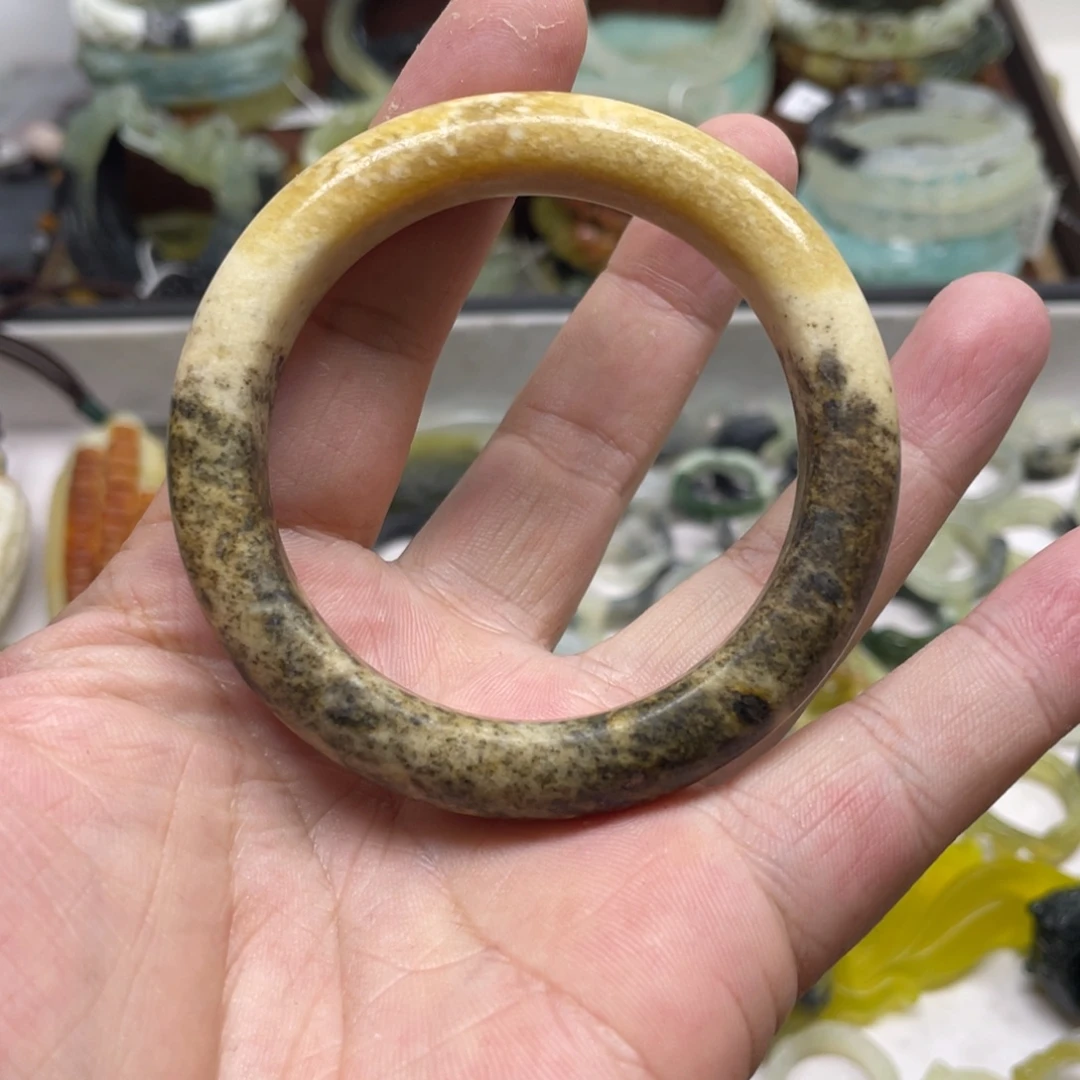 蛇纹石玉未镶嵌手镯